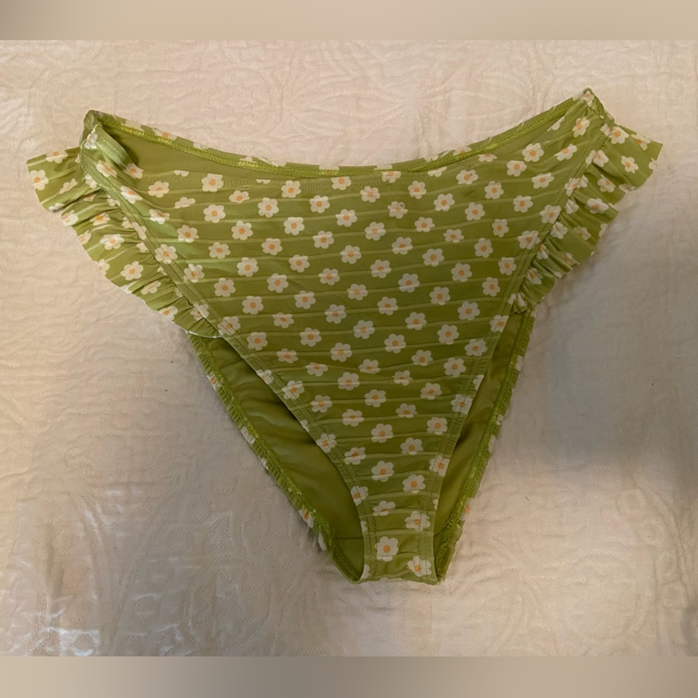 NWOT Show Me Your Mumu Green and White Daisy Bikini Bottoms
